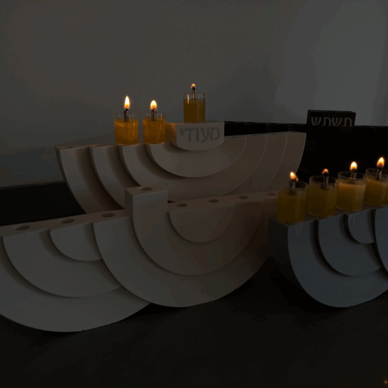 חנוכייה מבטון